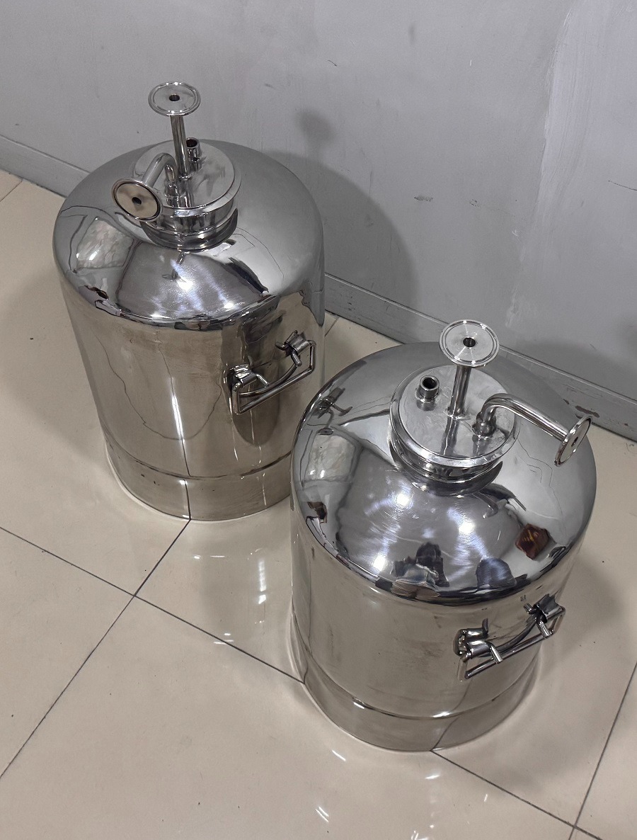 Stainless steel transfer vessel used in pharmaceutical manufacturing plant